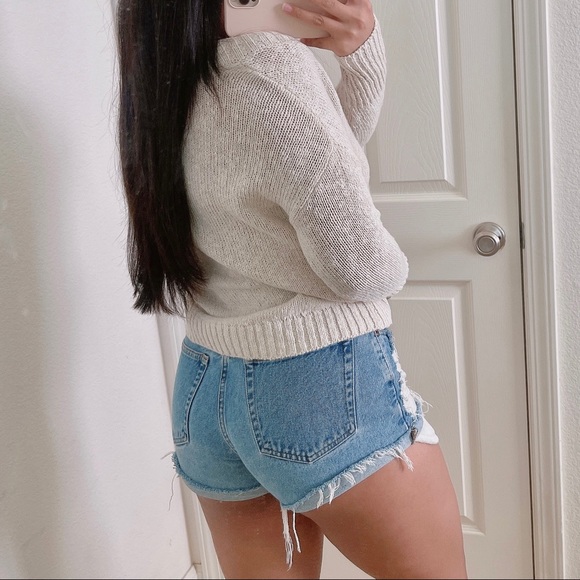 Cute cream v-neck cropped knit sweater - Picture 3 of 6